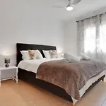 House Carla Private Pool Heated Vila *