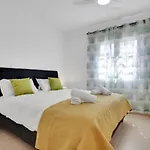 House Carla Private Pool Heated Vila