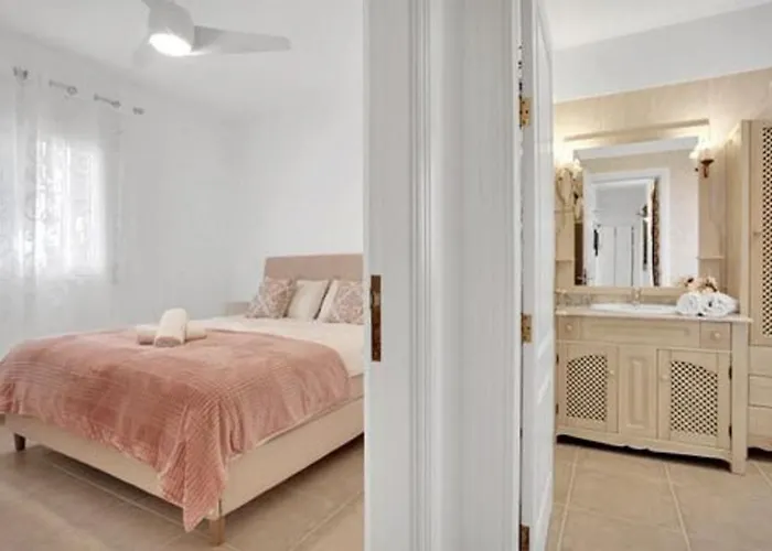 House Carla Private Pool Heated * Puerto de Santiago (Tenerife)