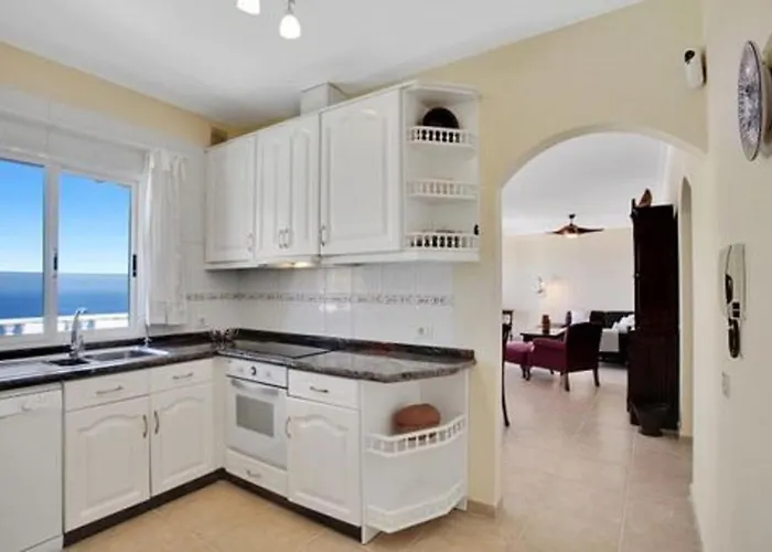 House Carla Private Pool Heated * Puerto de Santiago (Tenerife)